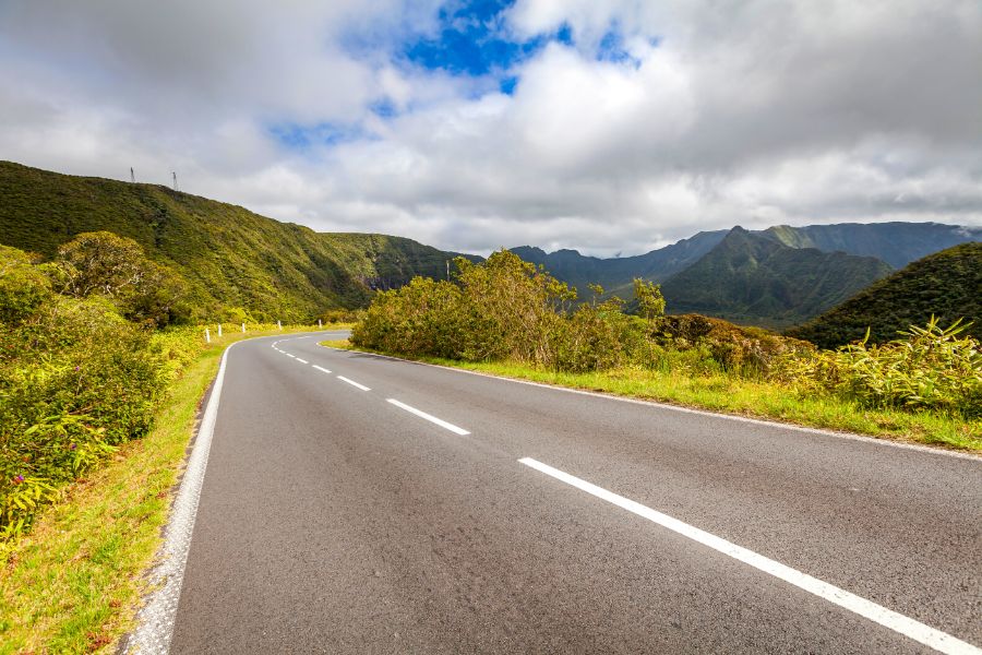 Essential Safety Tips for a Comfortable Long-Distance Drive in Réunion